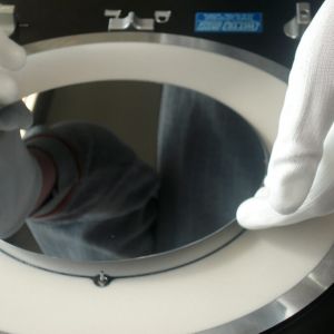 Wafer probe station incl. mechanical lifting device. During operation the part is held by vacuum. After processing vacuum is switched off and the wafer is lifted up by the device.